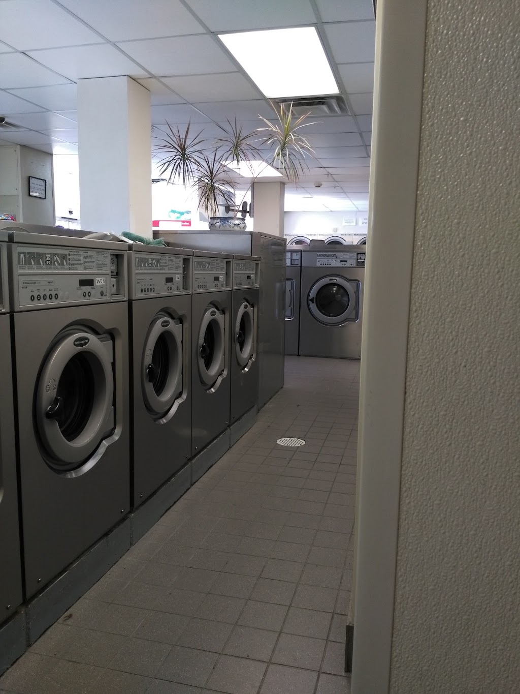 Washday Laundromat | 415 Water St, Temple, PA 19560 | Phone: (484) 706-9277