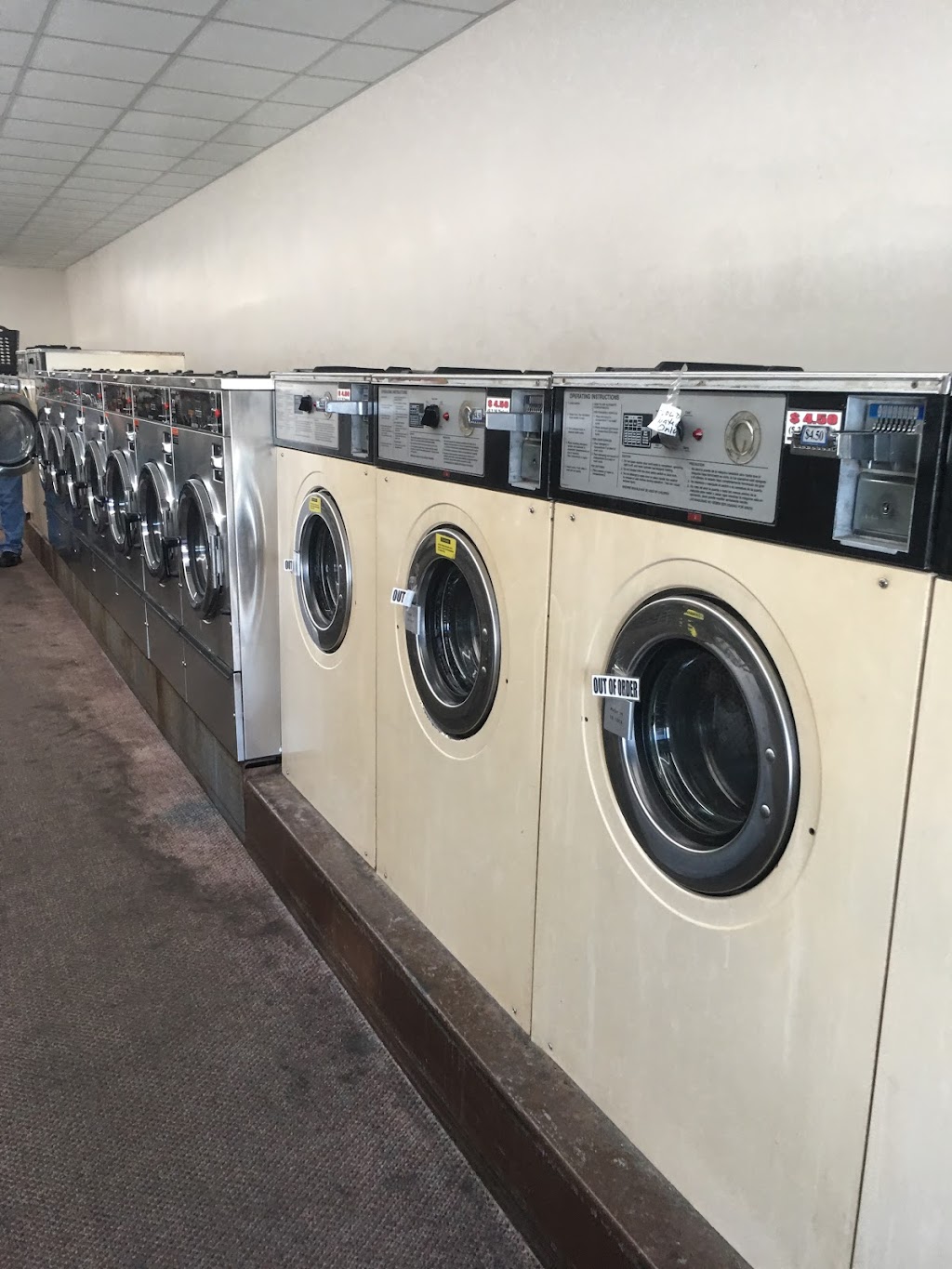Coin-Fair Laundromat | 586 E Broad St, Souderton, PA 18964 | Phone: (215) 723-9705