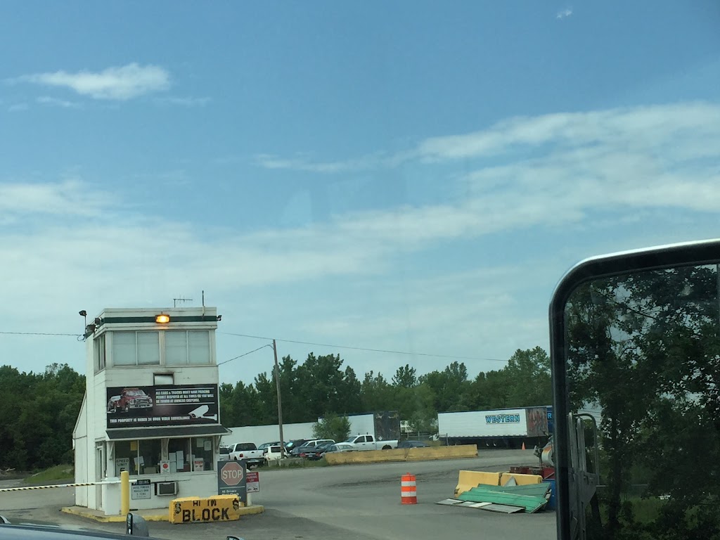 Philadelphia I-95 Truck & Trailer Parking | 2950 State Rd., Bensalem, PA 19020 | Phone: (215) 245-1008
