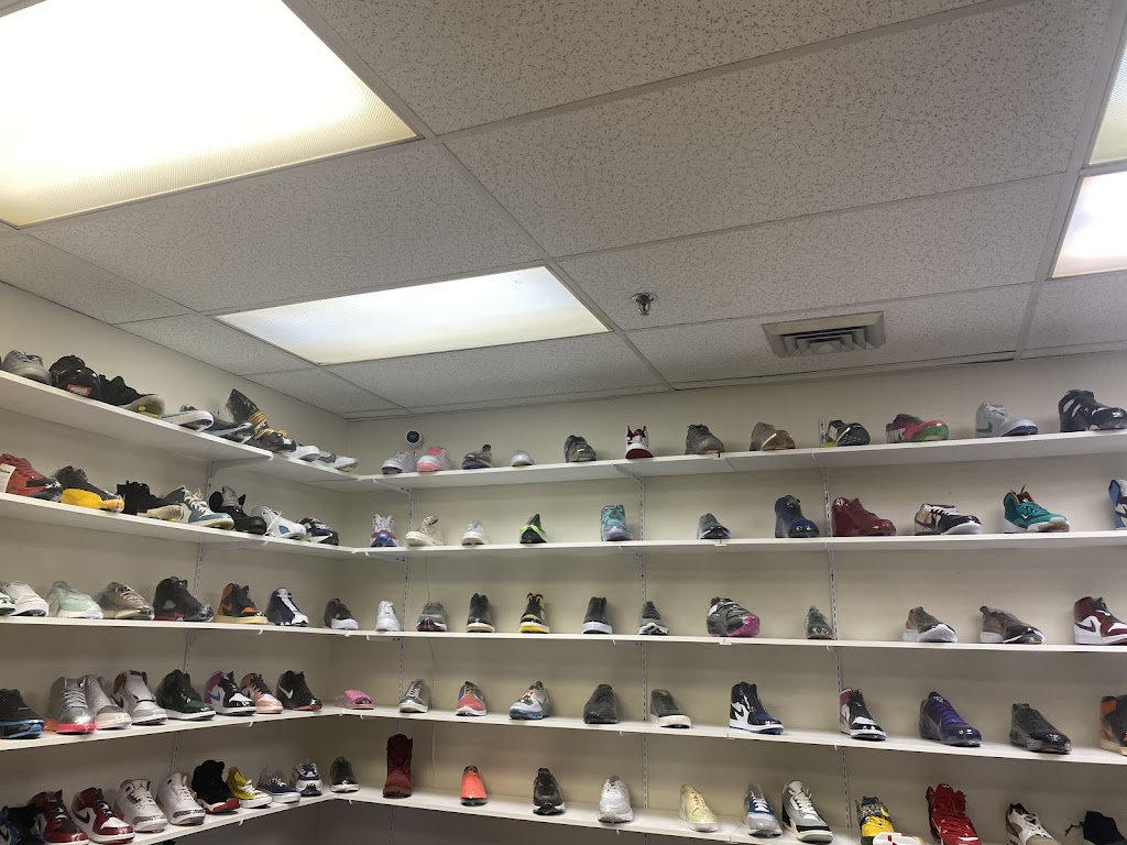 10kthelongway Sneaker Store | 2644 Capitol Tr Suite 280, Newark, DE 19711 | Phone: (302) 588-6179